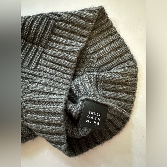 SKULL CASHMERE BEANIE HAT with Pom Pom | Wool Cashmere Blend | Gray - Picture 3 of 5
